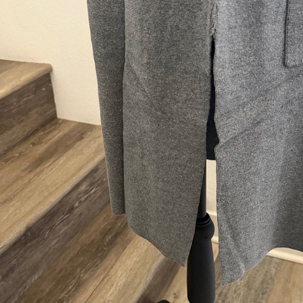 NWT Sleeveless Open Front Long Grey Knit Vest with Pockets - Picture 5 of 12